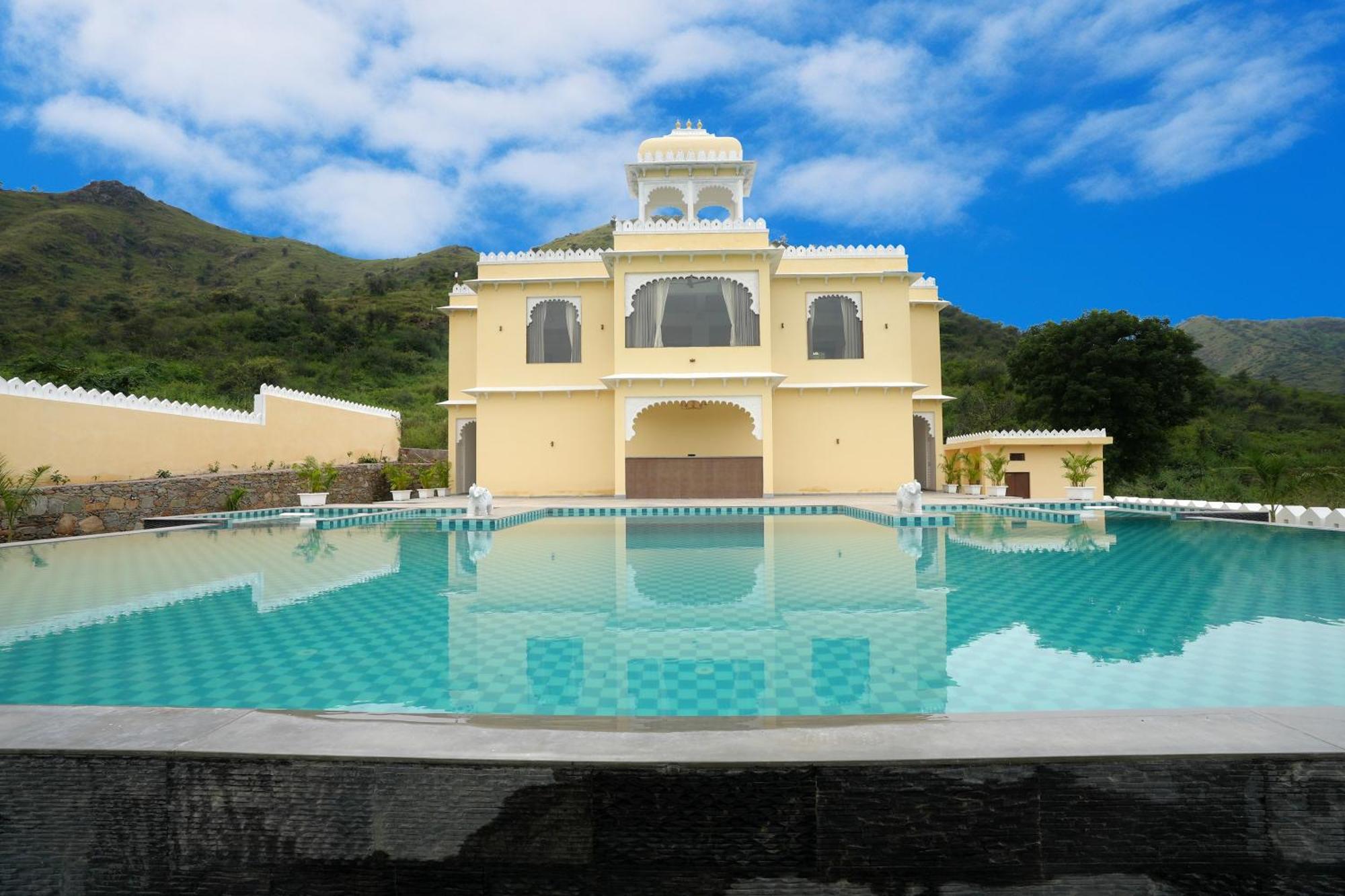 Maangarh Resorts Udaipur Extérieur photo